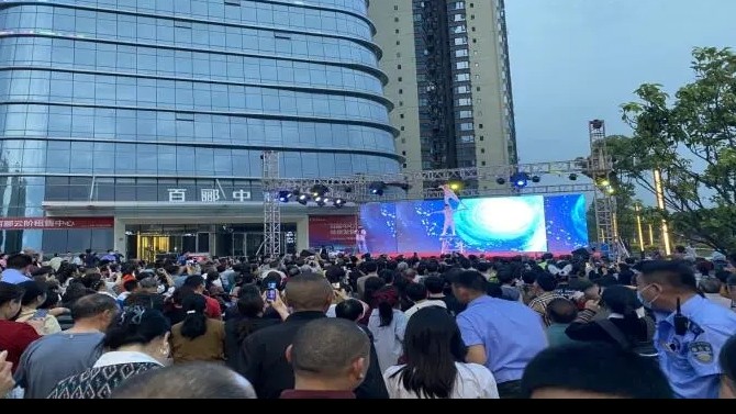 【“三抓三促”在行動】“國潮花燈美食節”在百酈錦城項目商業街成功舉辦